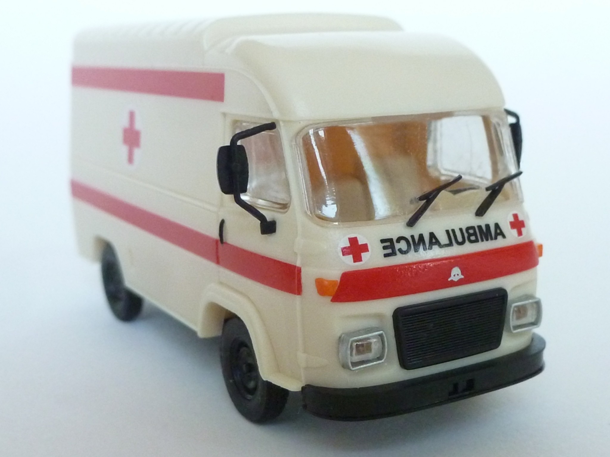 H0 AVIA - Furgon - ambulance